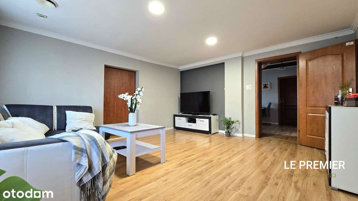 Dom z lokalem usługowym i magazynem – Małomicka-11