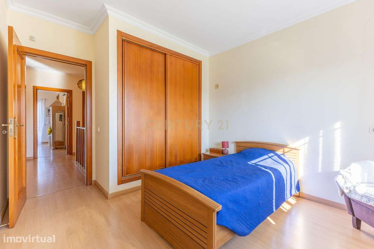 Moradia em Banda T4 | 3 Pisos | Aldeia de Paio Pires 490.000 € | 249 m-28