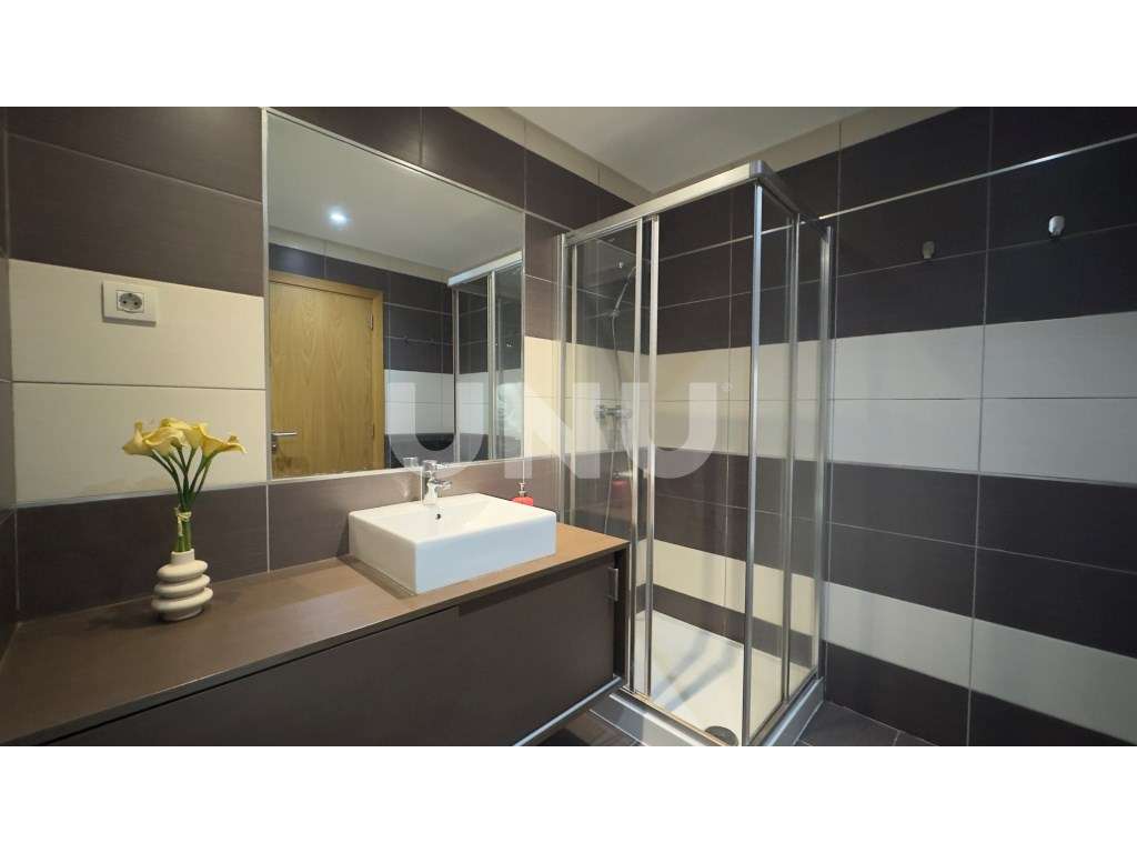 Apartamento T3 no Condomínio Quinta da Cascata, em Vila Franca de X...-12