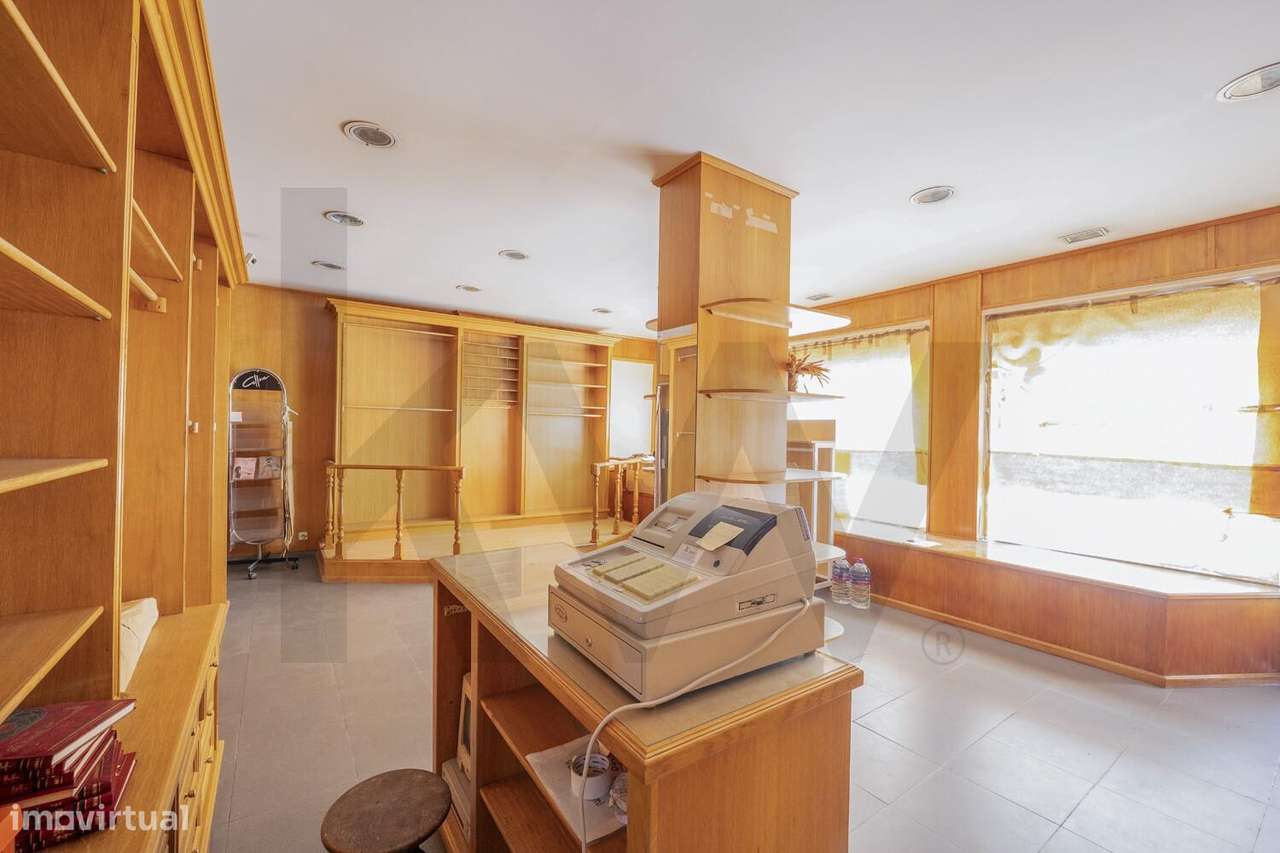 Fantástico espaço comercial com dois pisos no Laranjeiro - Almada - Grande imagem: 4/10