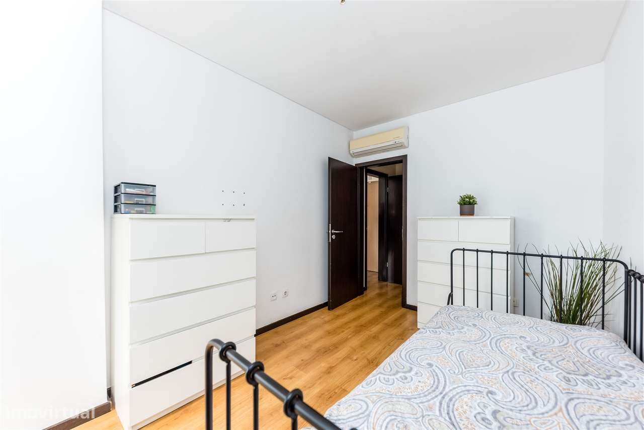 Excelente apartamento T1 localizado no Feijó - Grande imagem: 3/14