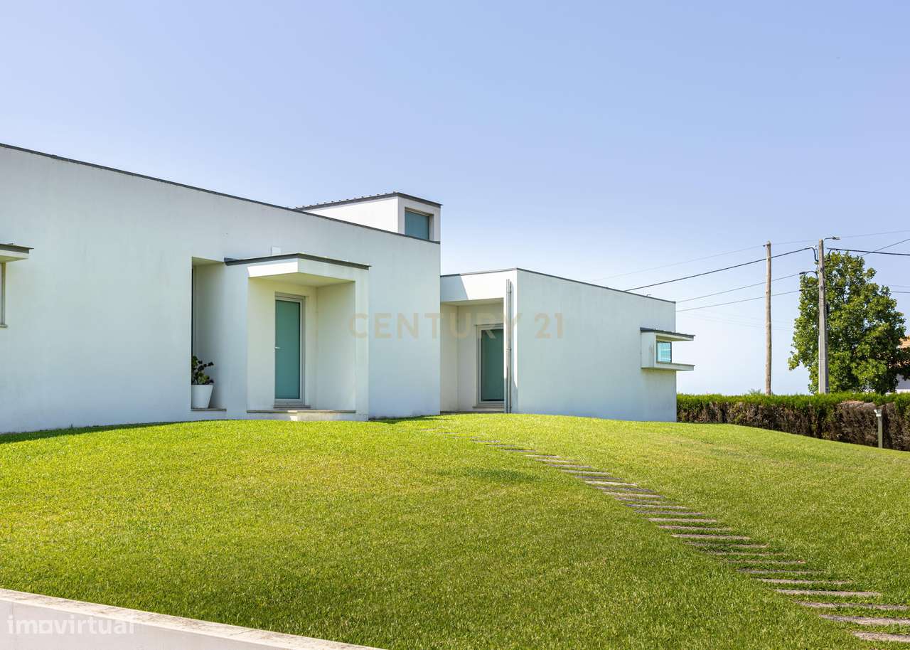 Equilíbrio Perfeito entre Conforto e Elegância— Onde o Moderno Encontr - Grande imagem: 2/55