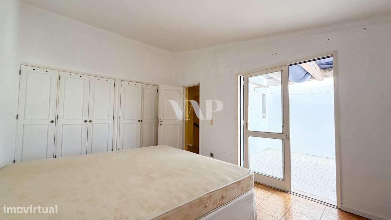 Moradia 2+1 Quartos para Renovar a 400m da Praia – Quinta do Romão, Qu - Grande imagem: 4/35