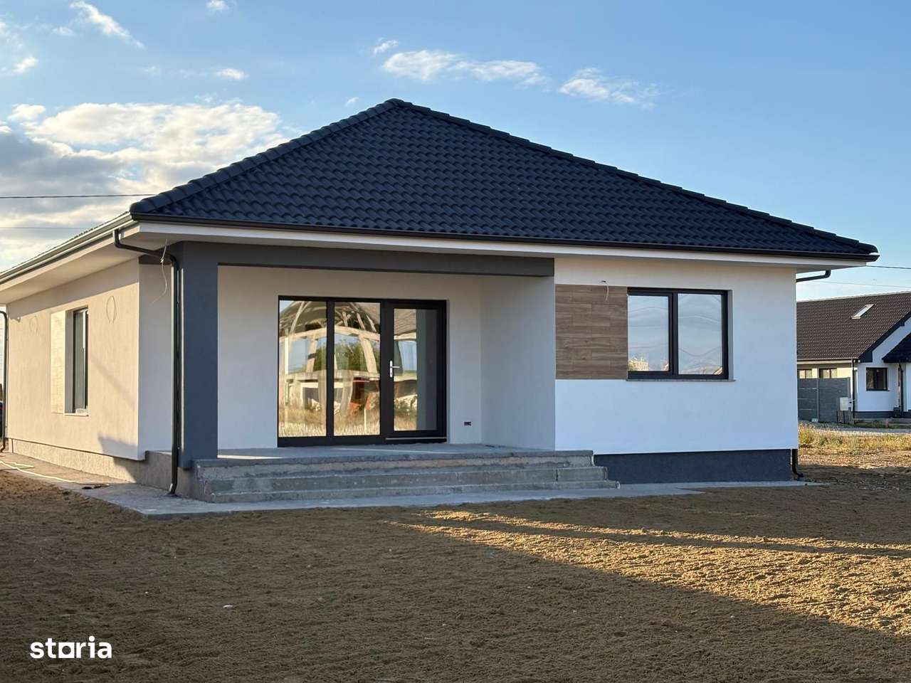 Casa Santandrei, 162 000 E (neg). Comision 0.-5