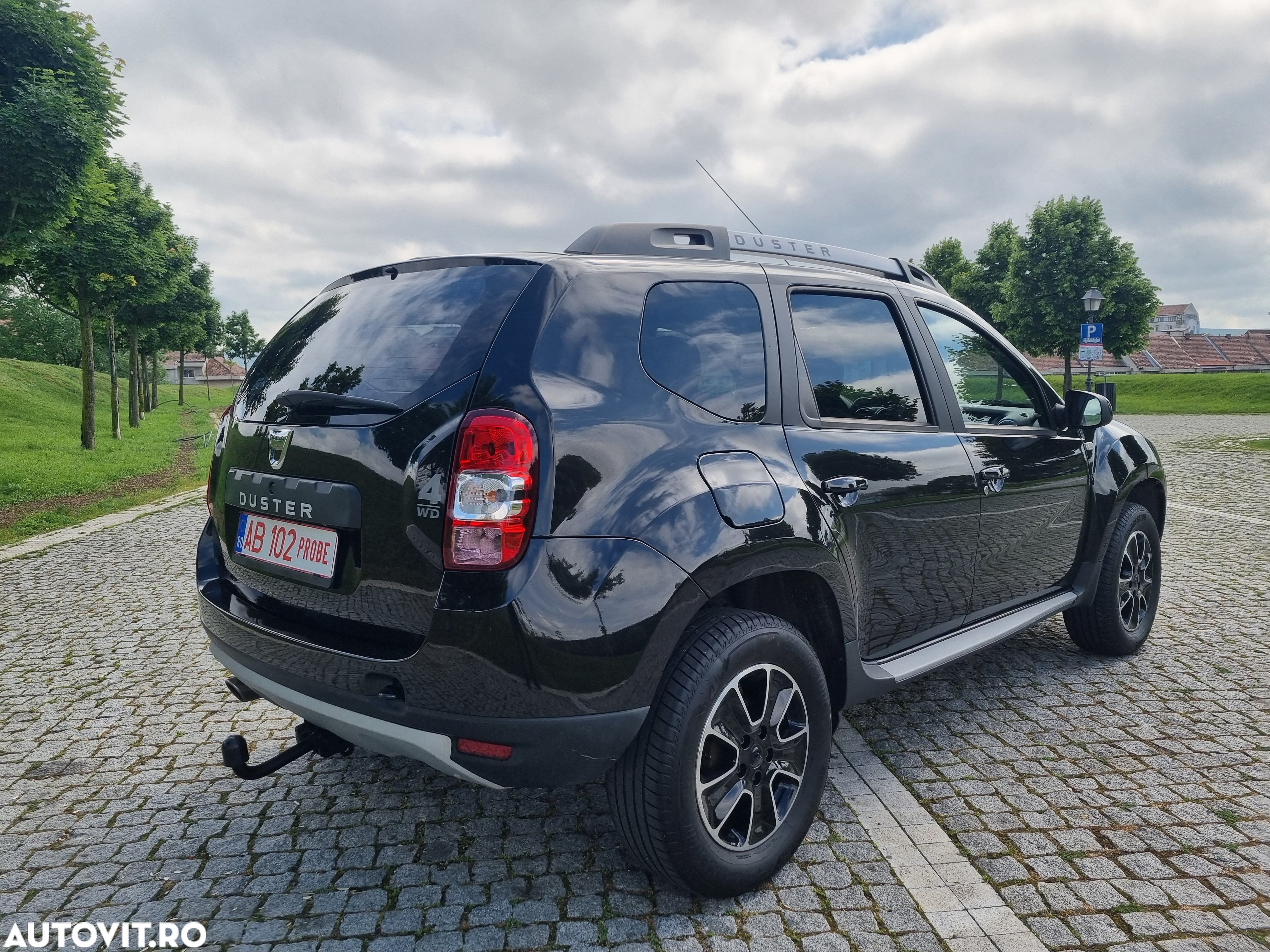 Dacia Duster dCi 110 FAP 4x4 Blackshadow - 4