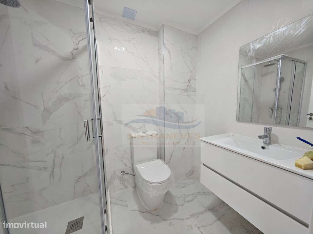 Deslumbrante T2 Totalmente Remodelado com terraço - Amadora-12