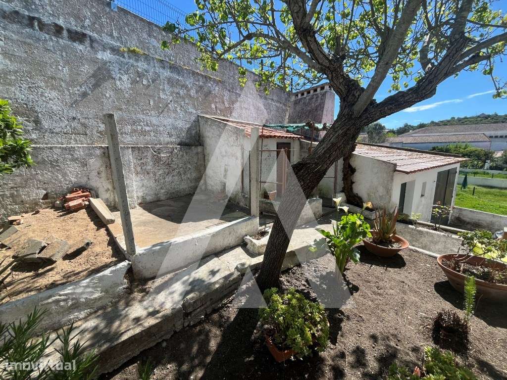 Moradia T4 com quintal e garagem em Arraiolos-19