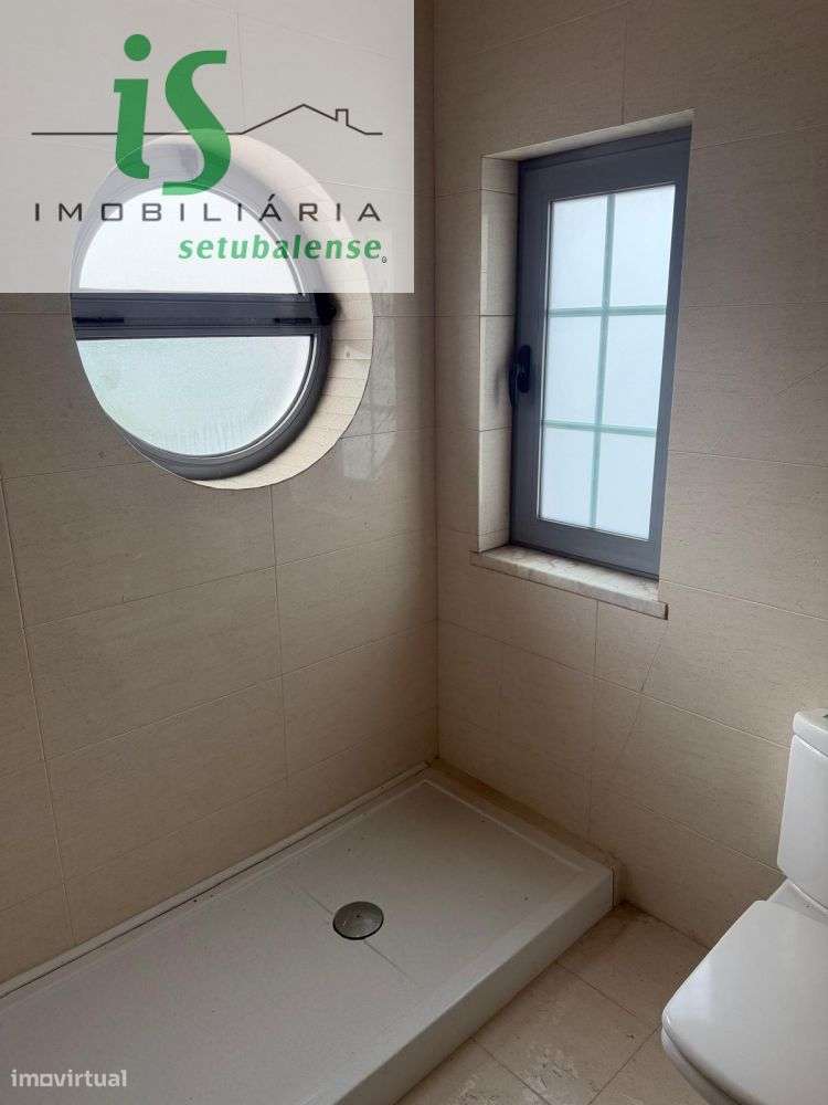 MORADIA T4 NA SOBREDA COM GARAGEM ISOLADA E TERRENO EM GAVETO.-19