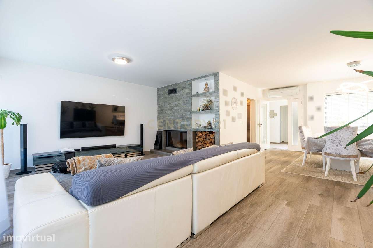 ** Moderna Moradia T4 c/ piscina e rooftop no condomínio privado "Vill-13