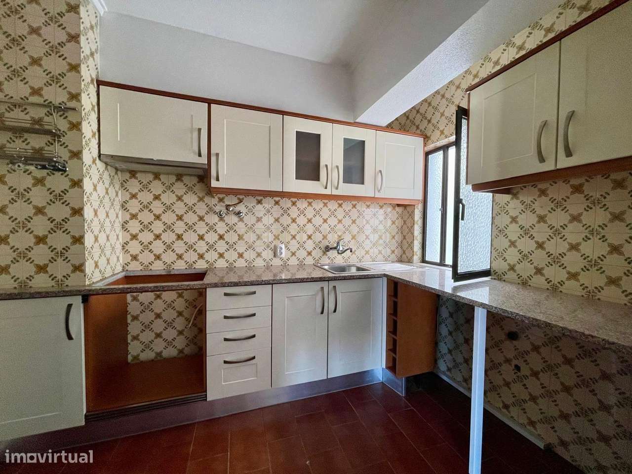 Exclusivo Apartamento T2 - Quarteira - Lugar de Garagem - Varandas - P-21