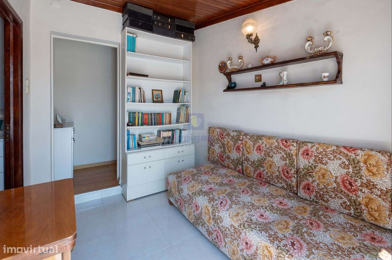 Moradia com Glamour! T4 com Garagem e Terraço no Centro de Vidais-30