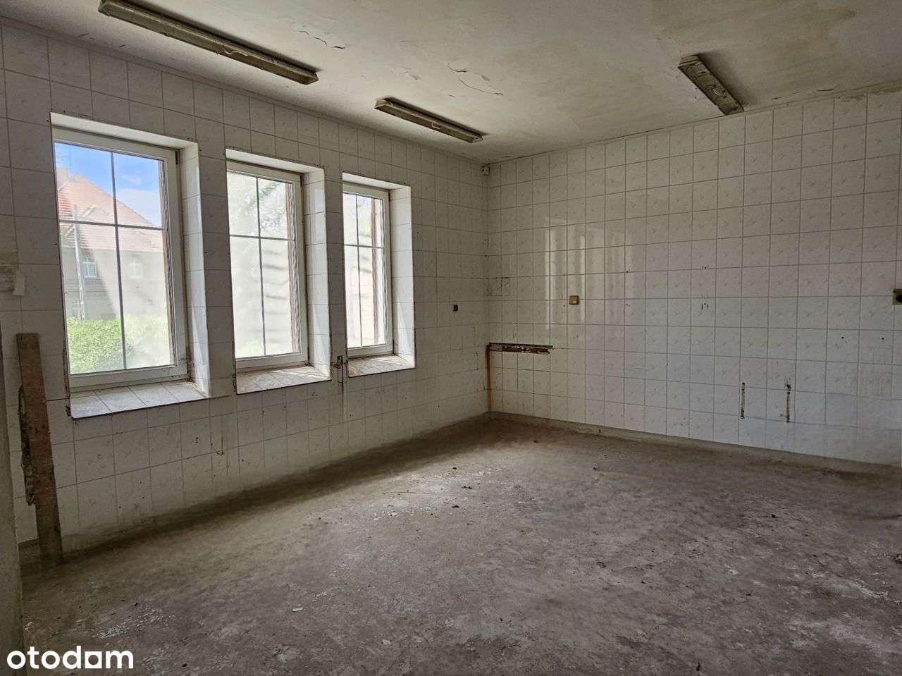 sprzedam lokal użytkowy / dobra lokalizacja-8