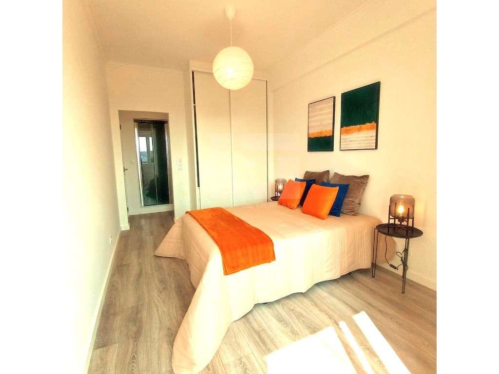 Apartamento t3 à venda na Rua João Ortigão Ramos,-6