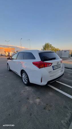 Toyota Auris 2.0 L D-4D TS Stop&Start Luna - 6