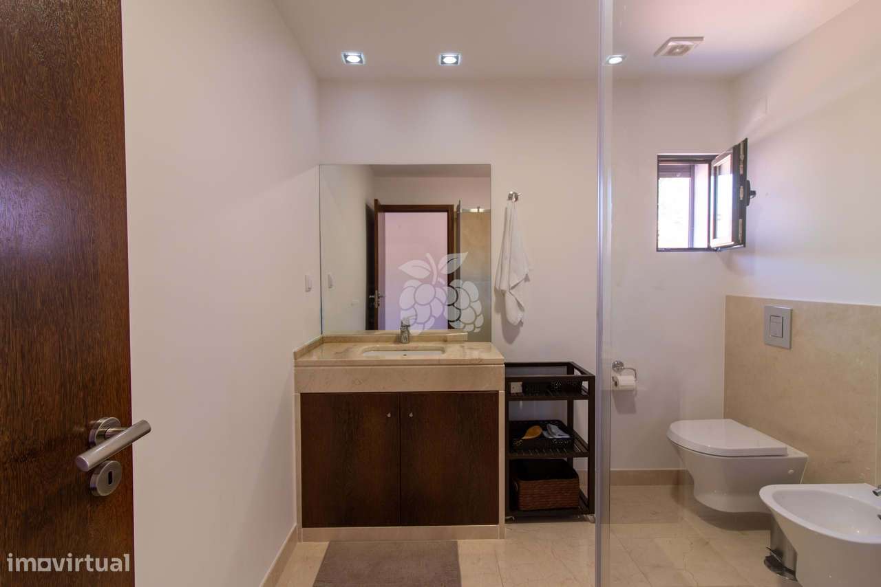 Apartamento T4 Duplex Costa da Guia-40