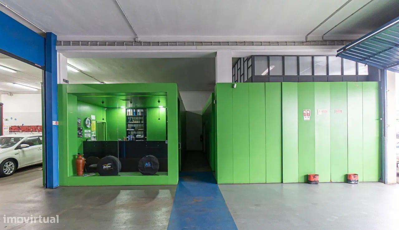 Armazém em Grijó – Versatilidade, Espaço e  Localização...-5