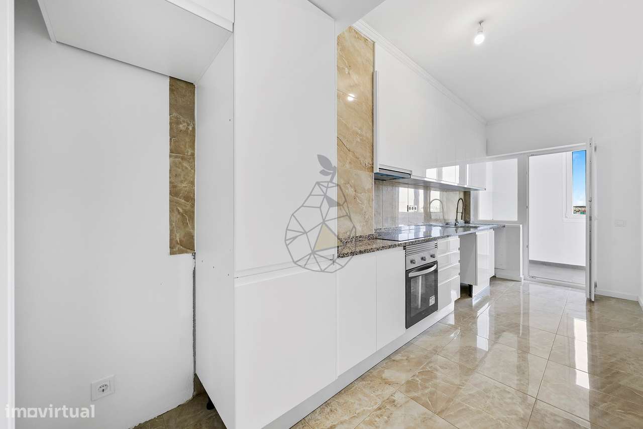 T3 central totalmente remodelado, com 2 casas de banho em Portimão-2