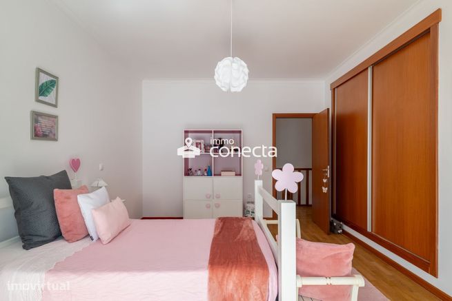 Moradia Geminada T4 com churrasqueira na Marinha Grande - Leiria-39