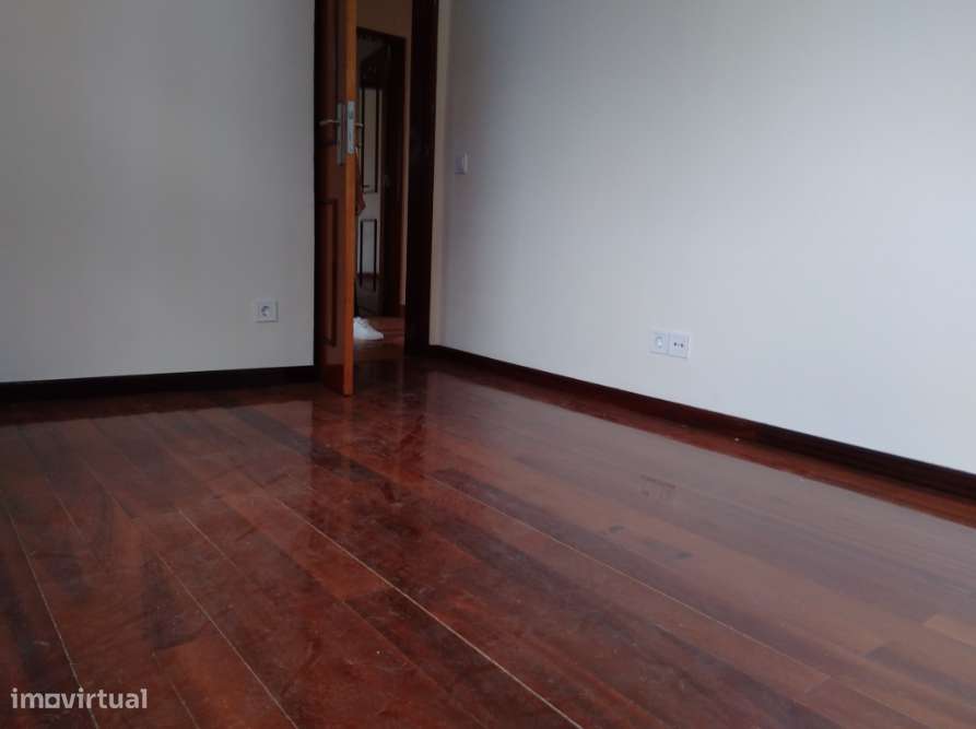 Moradia T3 c/nova junto Fazendas Almeirim-5