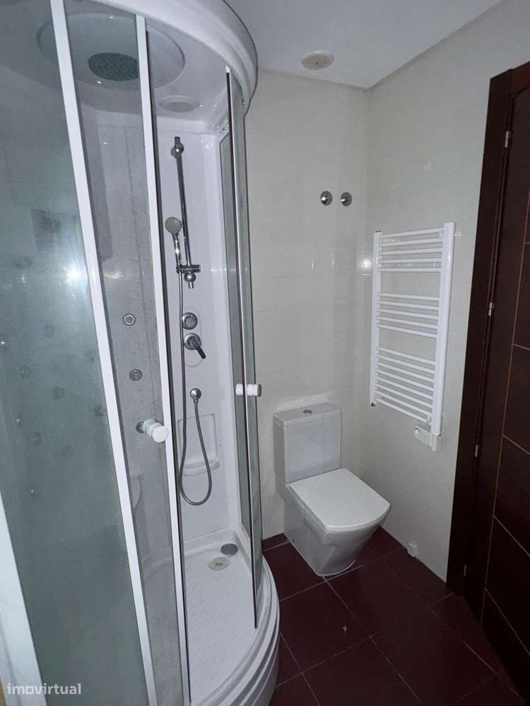 Imóvel de banco :T4 com varanda, garagem em Torres Vedras-20