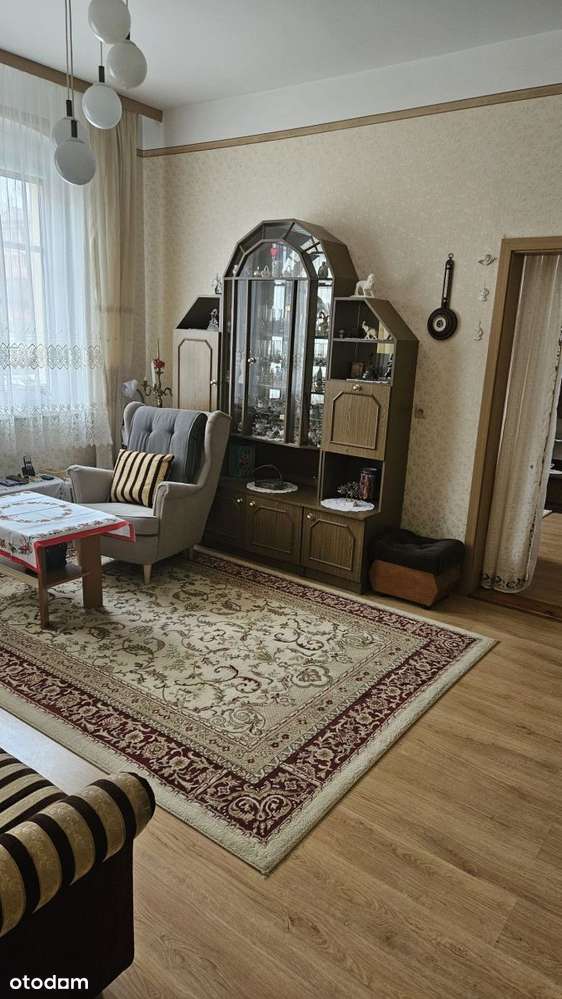 5 pokoi, 2 łazienki, 2 kuchnie-6