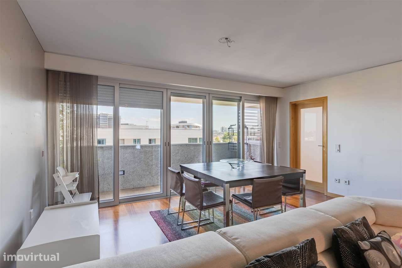 Apartamento T3 no Bessa com Varanda e Garagem box-0