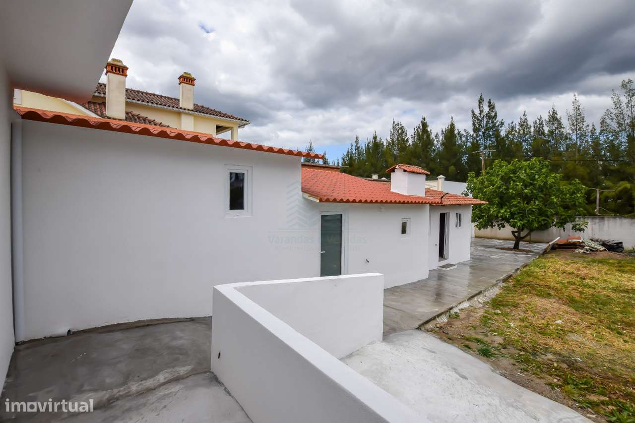 Moradia T3 remodelada com Anexos, Garagem e Poço.-31
