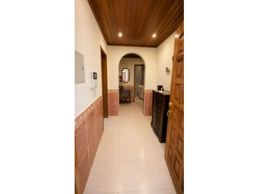 Apartamento T2 Rc com logradouro comum-5