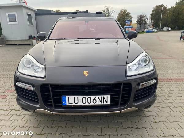 Porsche Cayenne Turbo S - 5