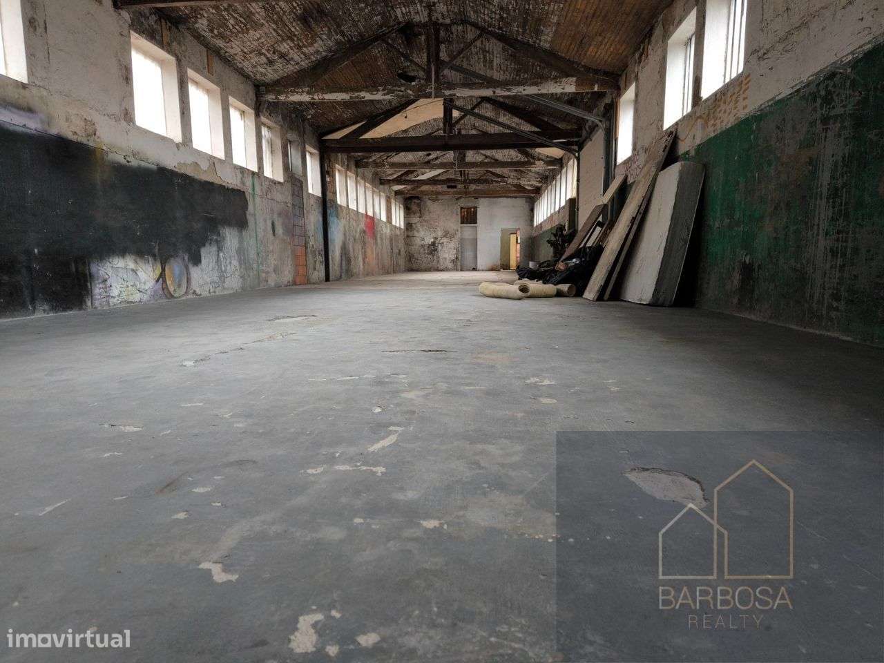 Armazém Ermesinde - 320m2 cobertos + 100m2 descobertos - zona Travagem - Grande imagem: 3/14