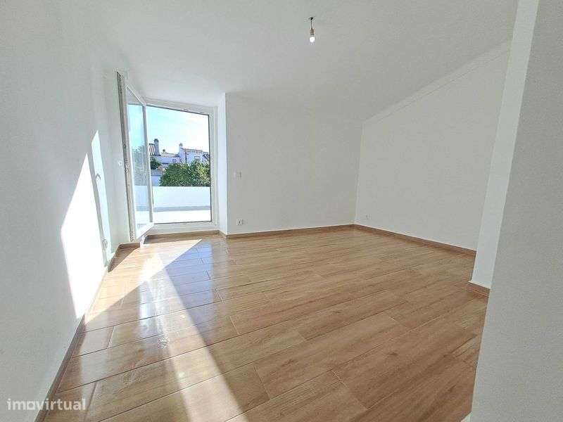 Moradia T2 com jardim para arrendamento - Grande imagem: 4/12