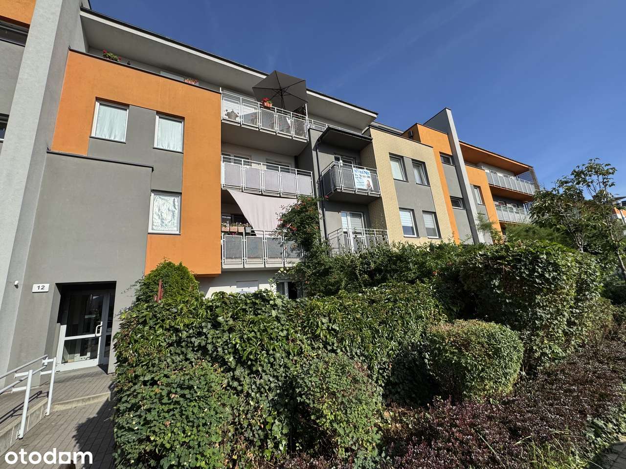2. Pokoje, duży balkon, cicha okolica.-16