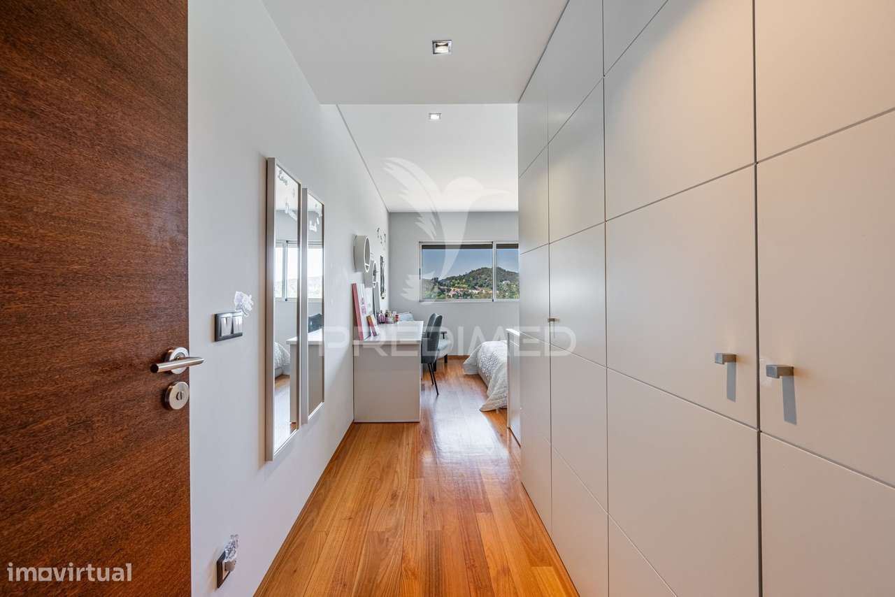 Exclusivo T3 de Prestígio em Urgezes – Luz, Sofisticação e Espaço S...-20