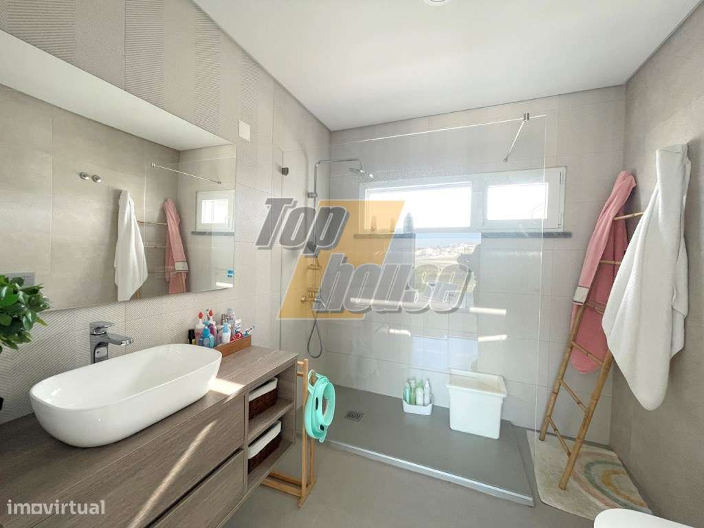 Moradia Isolada T4+1 com piscina-27