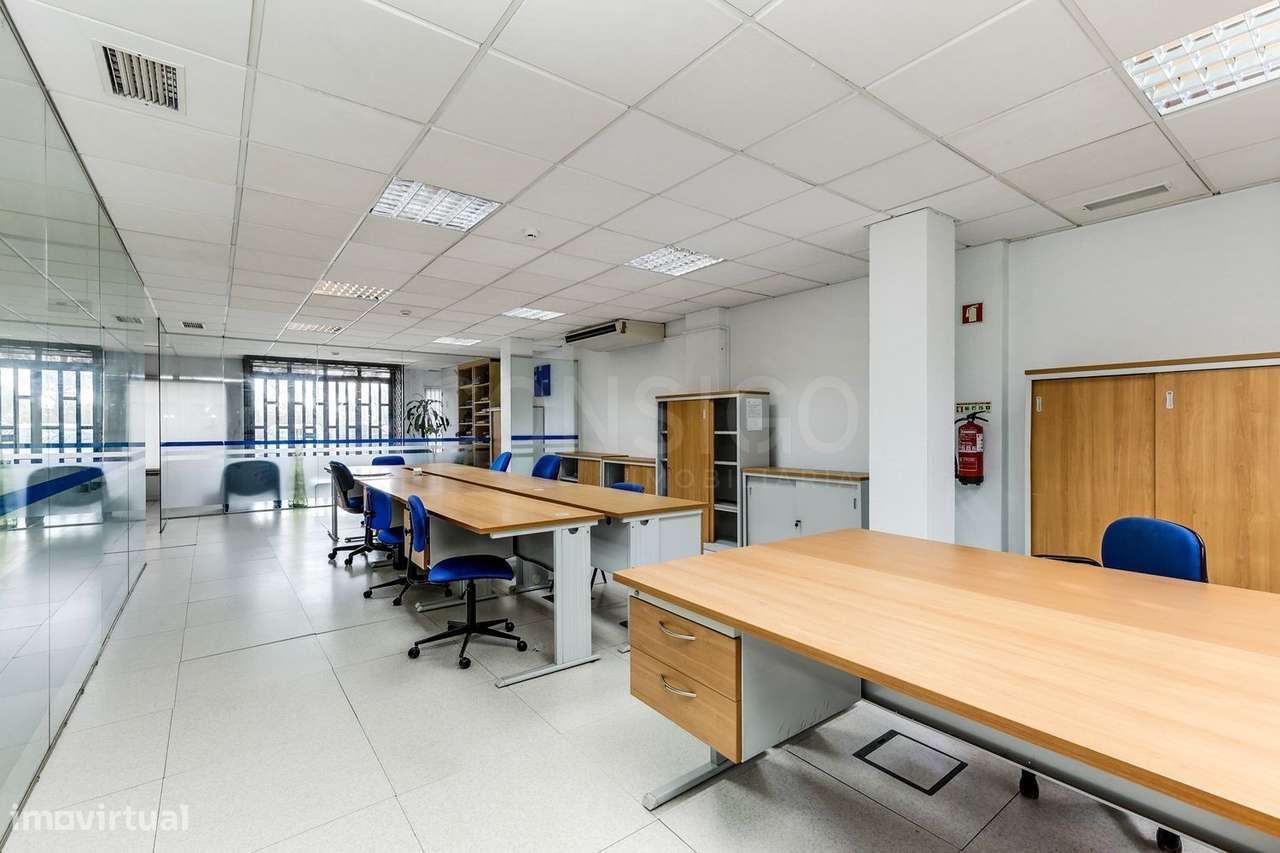Escritório, loja e armazém com 550 m² em Linda-a-Velha, pronto a funci-31