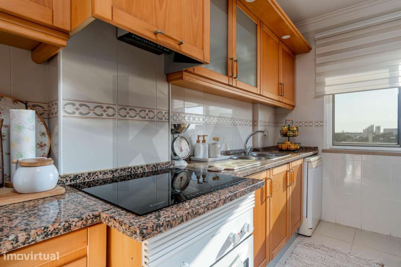 Apartamento T3, com Suíte, Arrecadação e Lugar de Garagem - Palhais, B-15