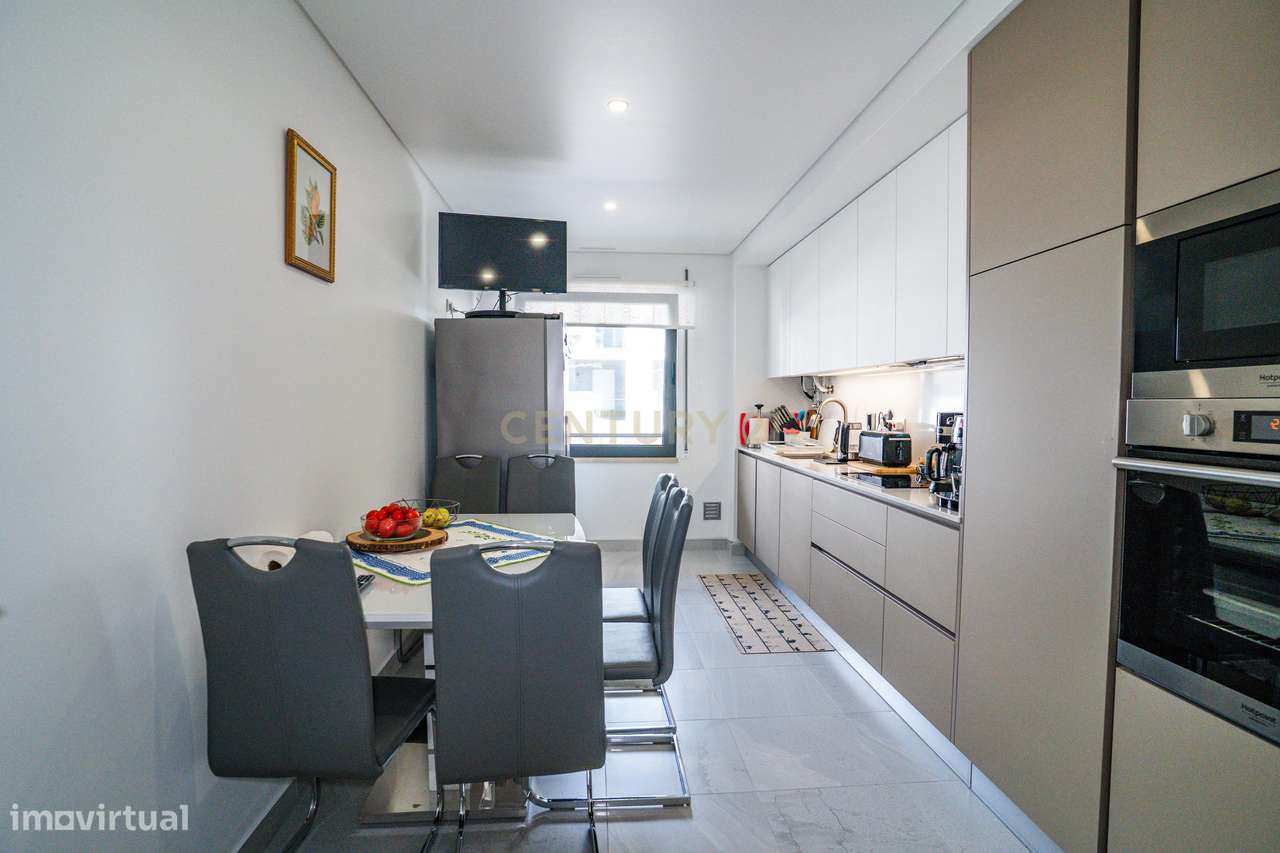 Apartamento T3 Semi-Novo em Caldas da Rainha | 2 Varandas | 2 Parqueam-6
