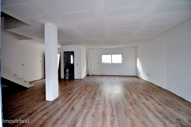 Moradia T4 nova com logradouro | Amora, Seixal - Grande imagem: 4/12