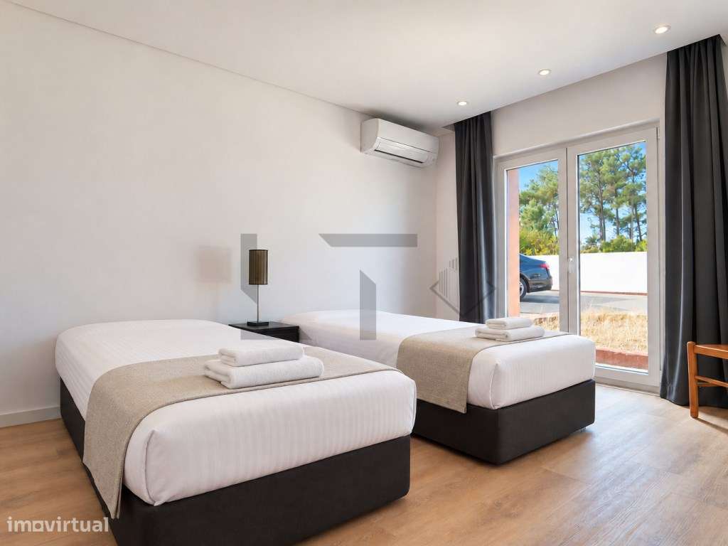 Quinta com 2 Moradias, 2 Campos de Ténis e Piscina, para Venda em P...-53