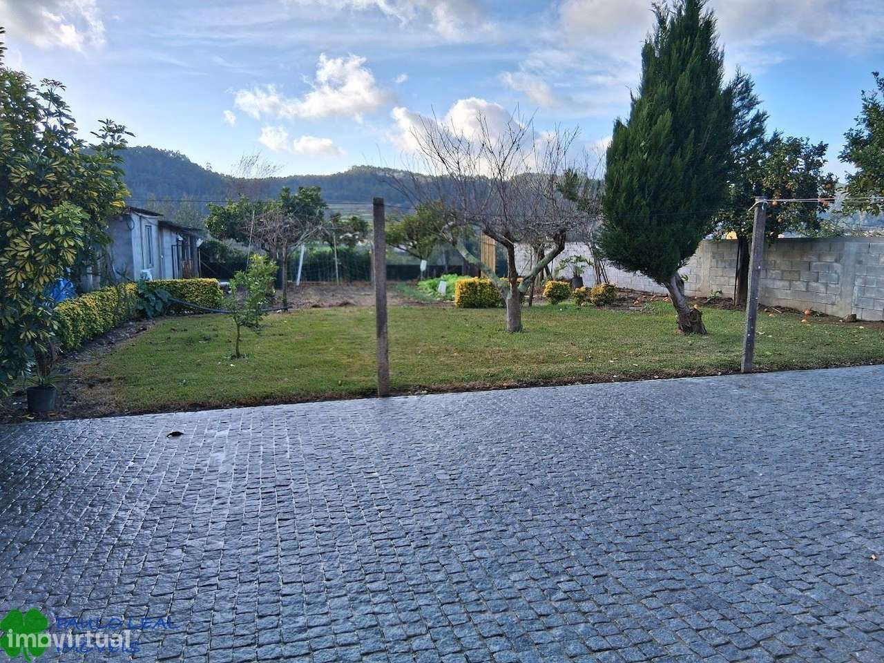 moradia 4 frentes em lote 900 m2 na trofa-16