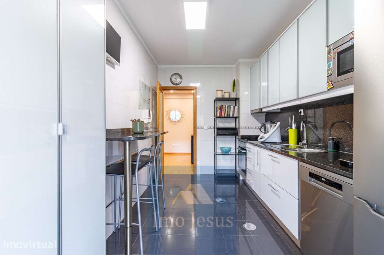 Apartamento T2+1 Triplex Canelas-13