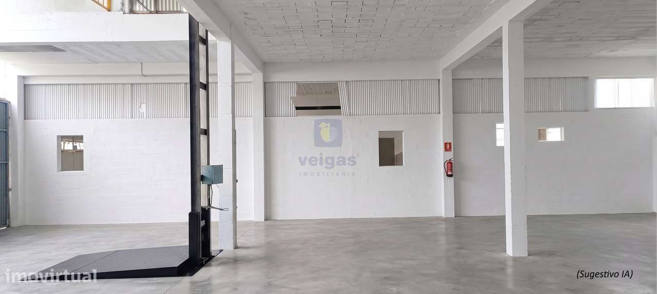 Armazém industrial com 4.107m2 de área e 7.300m2 de terreno, Marinha G-16