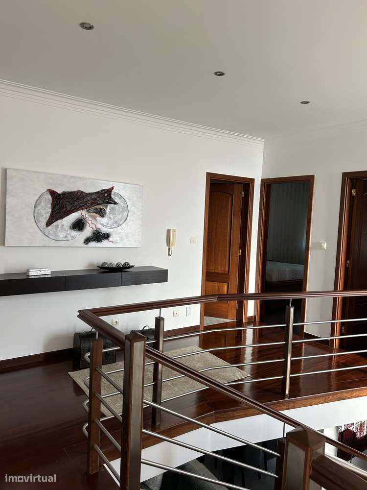 Moradia T5 em Gaveto com 4 Pisos - cave multiusos | a 10min de Braga - Grande imagem: 5/22