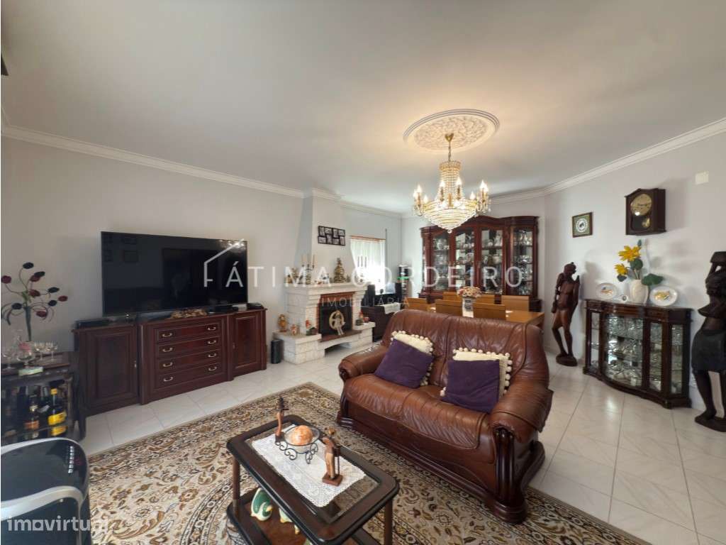 Moradia Isolada T5 em Lote de 375m² Excelente Estado - Sobreda-6