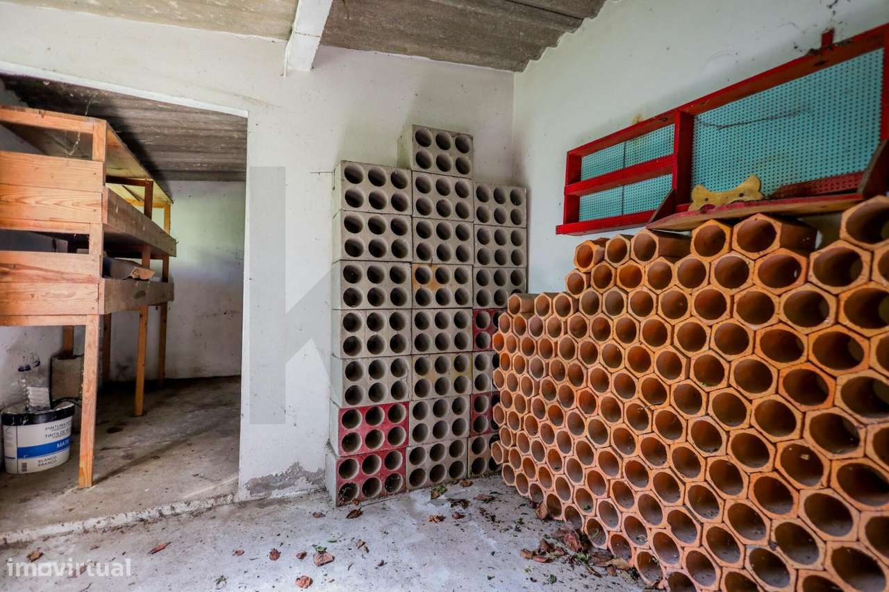 Moradia com 1451m2 de Terreno e Elevado Potencial de Valorização em Sã-32