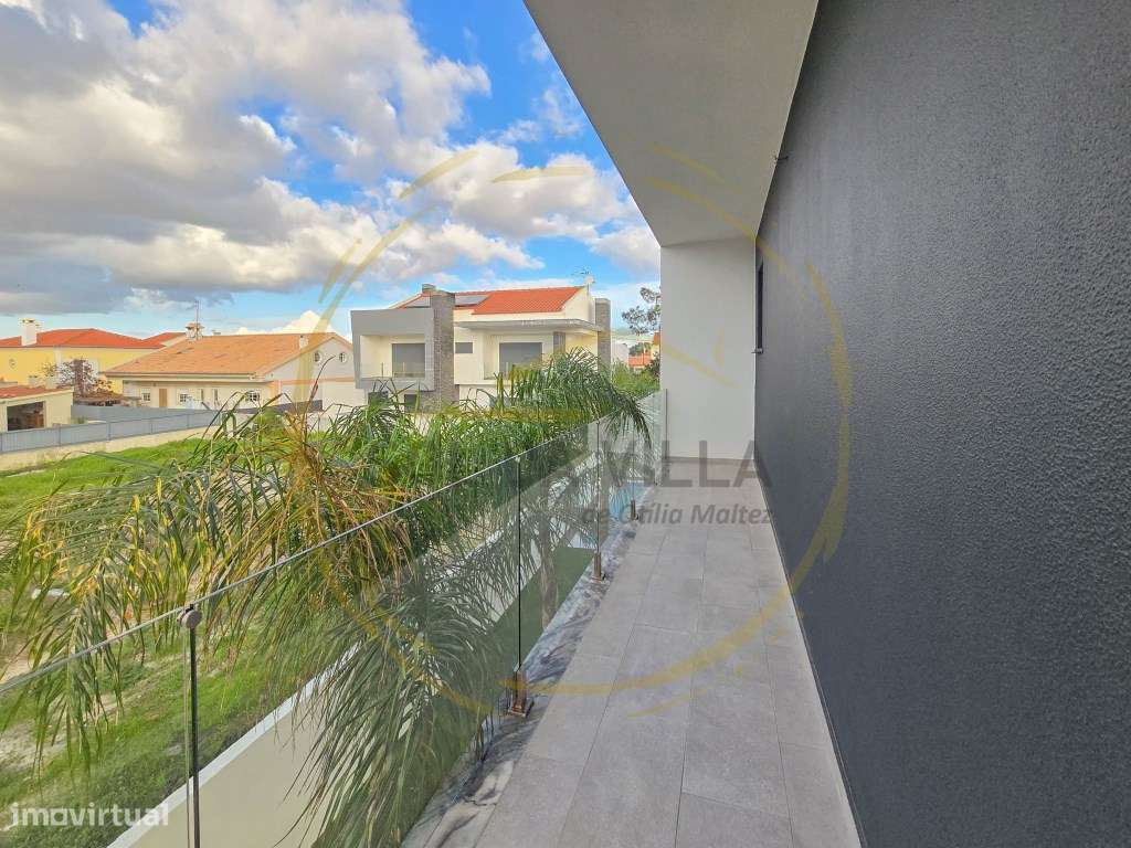 Moradia T4 Isolada com piscina - Valadares, Corroios - 750.000€-35