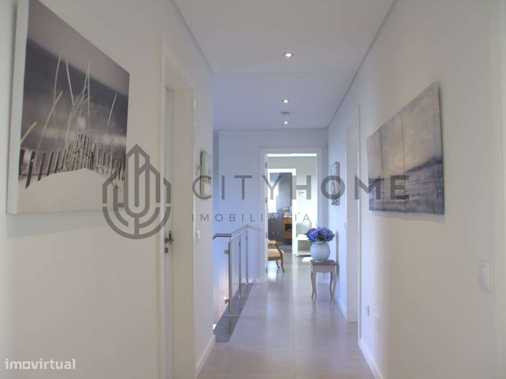 Moradia T5 com vista panorâmica de 180º sobre o mar em Loulé-24