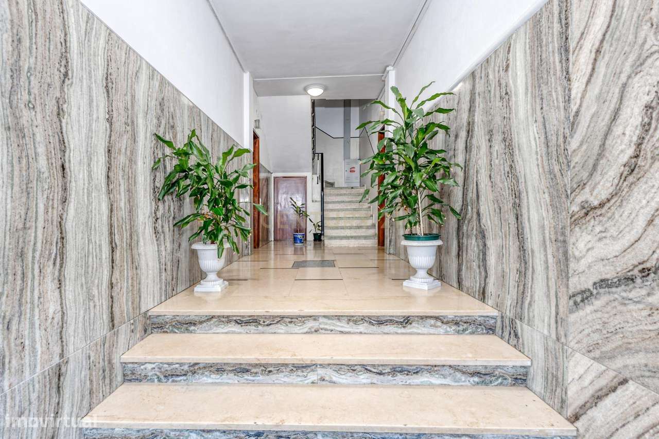 ✨ T1+1 com Pátio no Porto – Excelente Oportunidade de Valorização! ✨-11