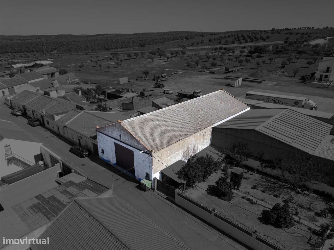 Armazém agrícola ou industrial em São Manços - Grande imagem: 2/20