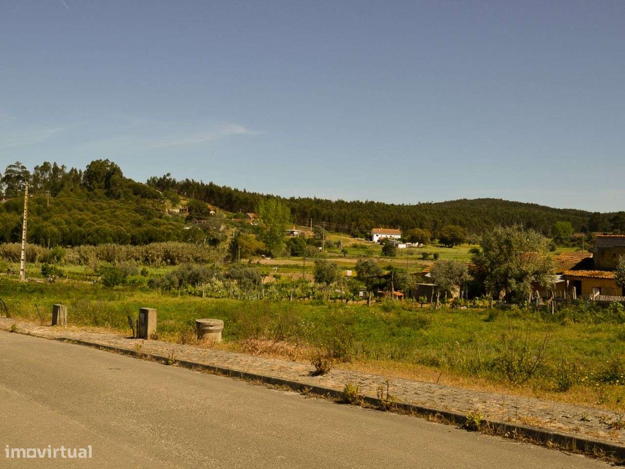 Terreno destinado à construção de Moradia - Grande imagem: 5/9
